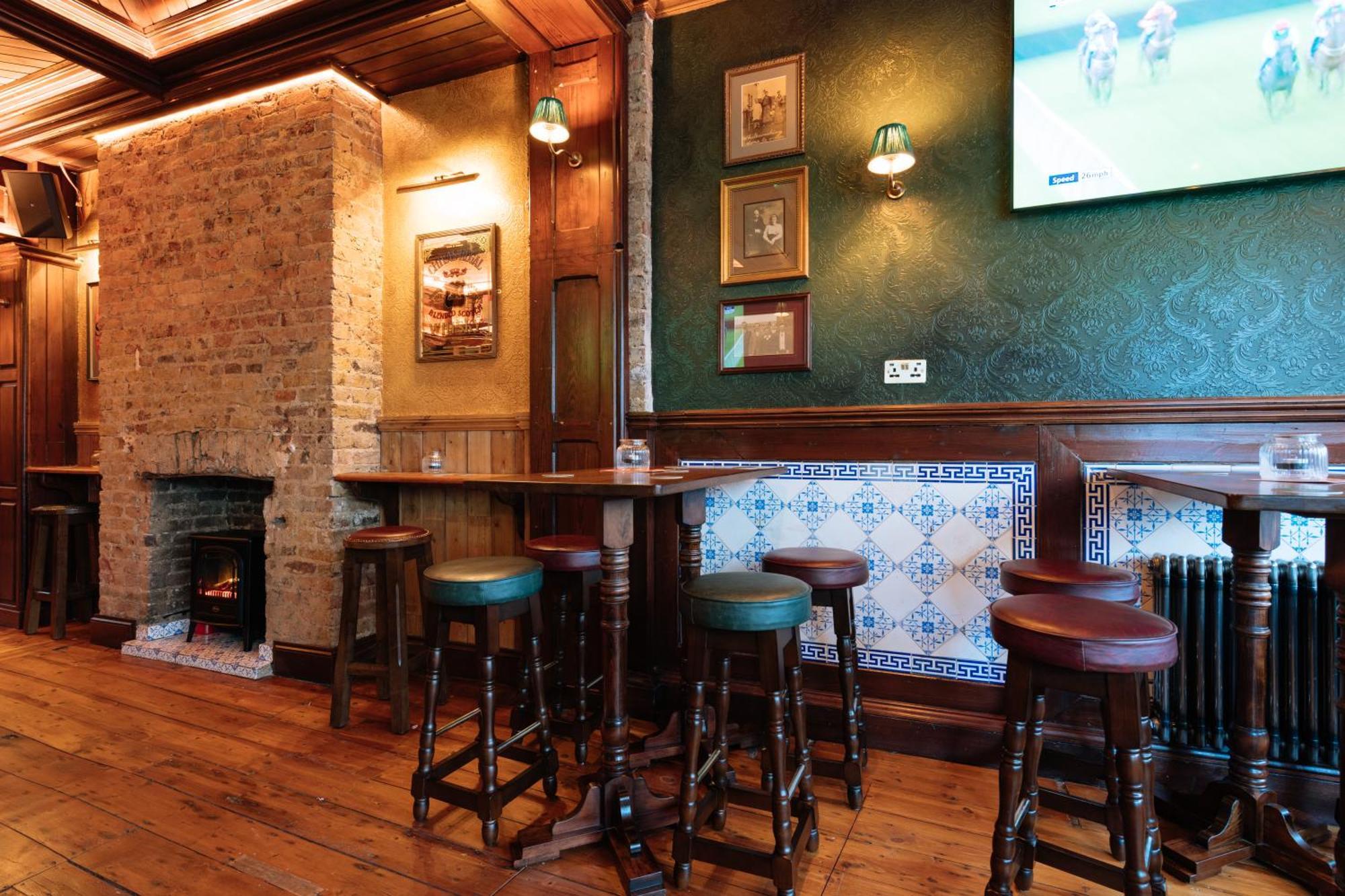 The Crown Pub & Guesthouse London Exterior photo