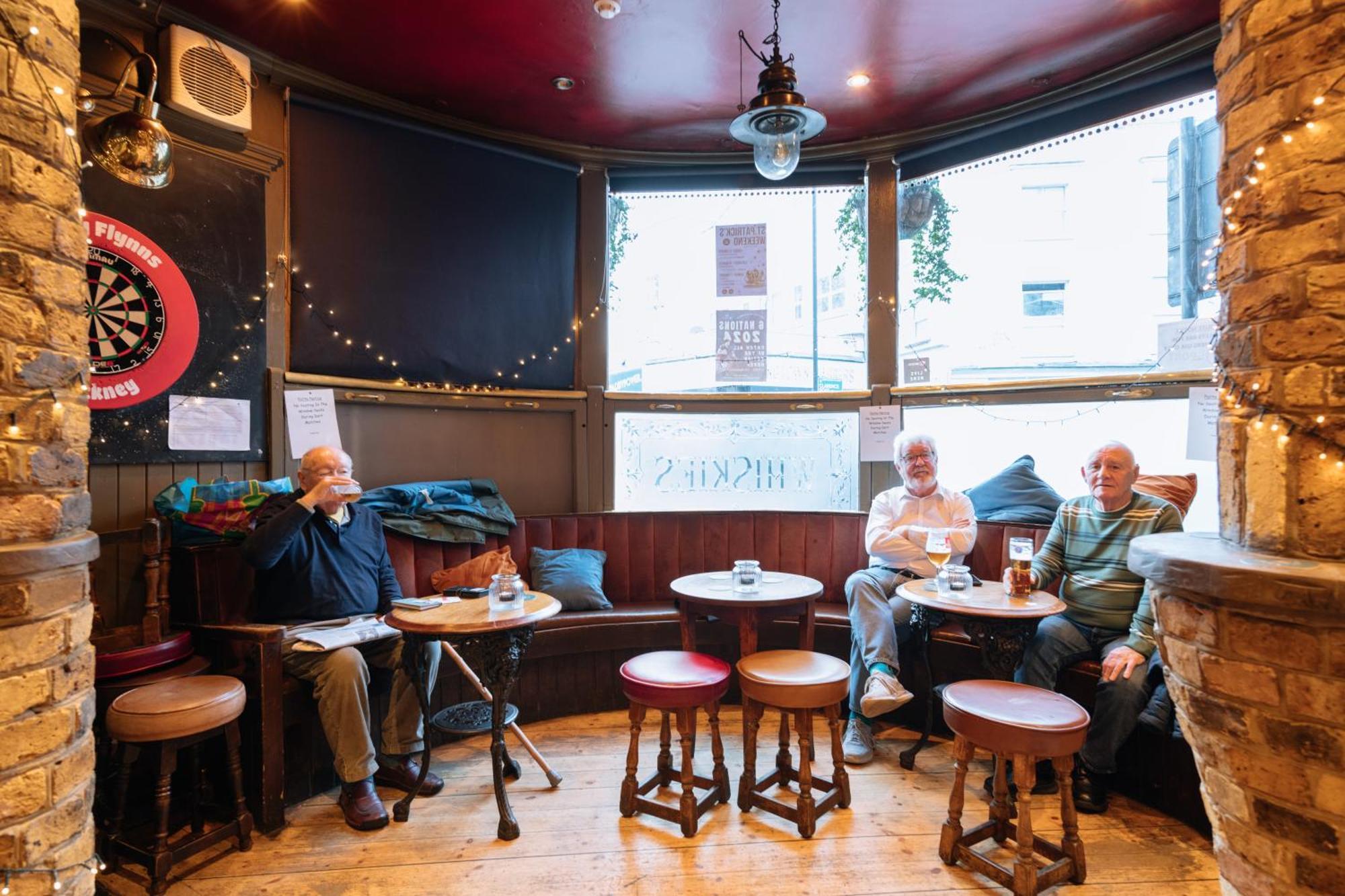 The Crown Pub & Guesthouse London Exterior photo