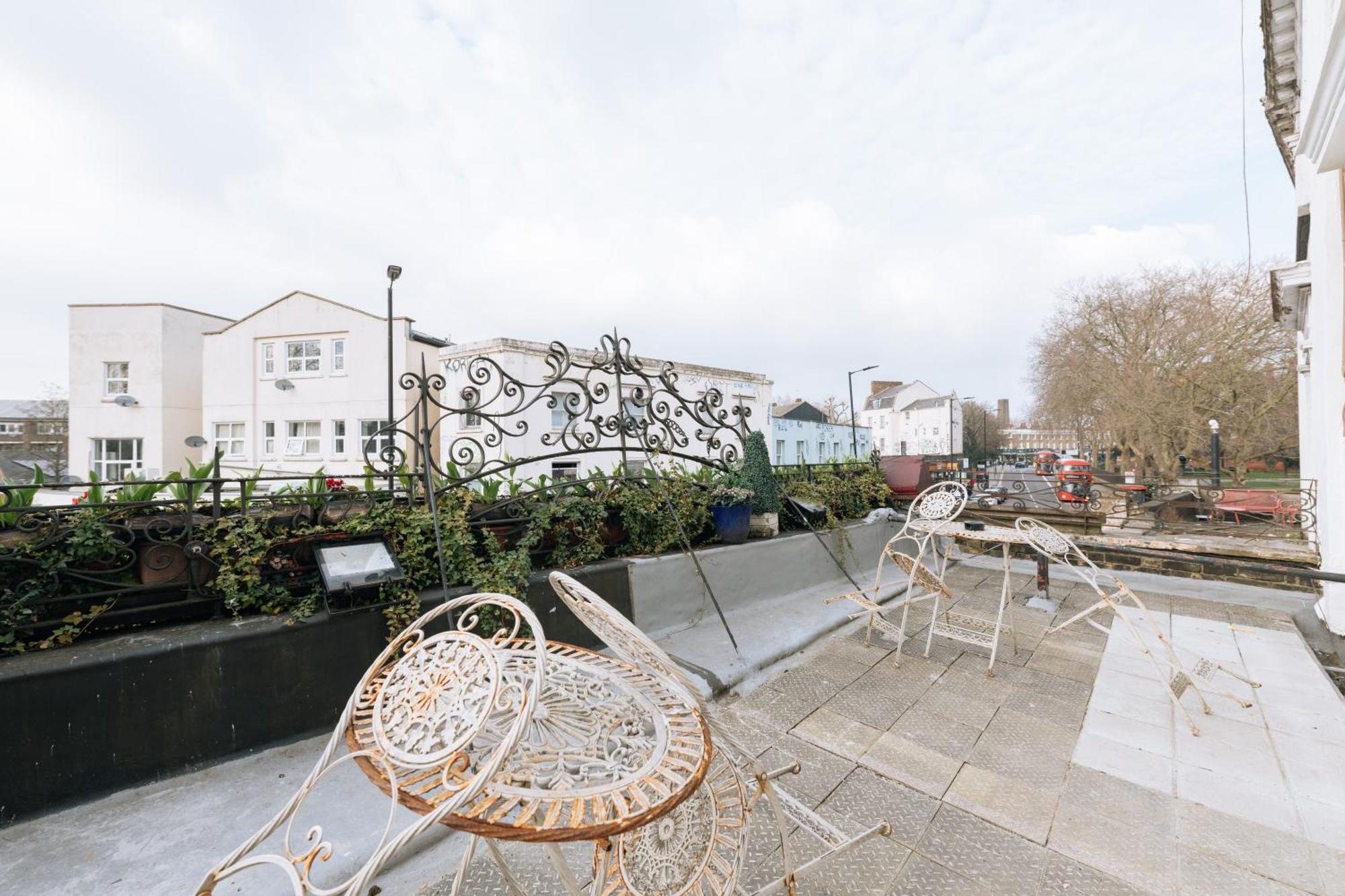 The Crown Pub & Guesthouse London Exterior photo