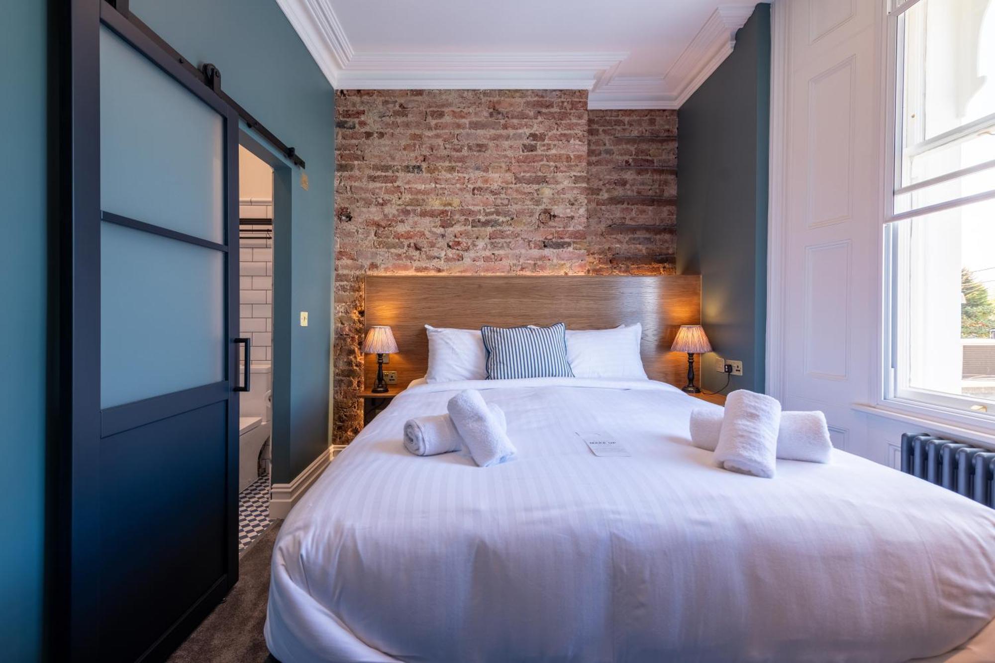 The Crown Pub & Guesthouse London Exterior photo